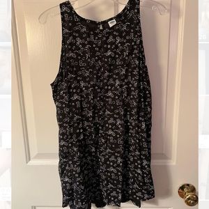 Old Navy black and white tank top